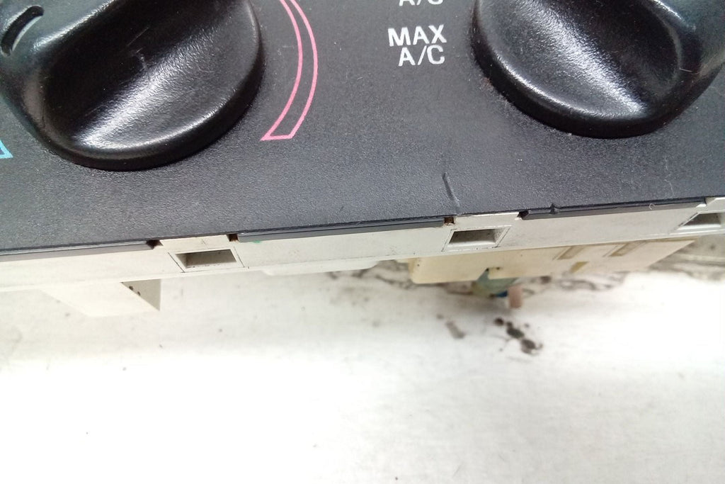 Pre-Owned 05 2005  Crown Victoria Climate Heater Control OEM (Good)