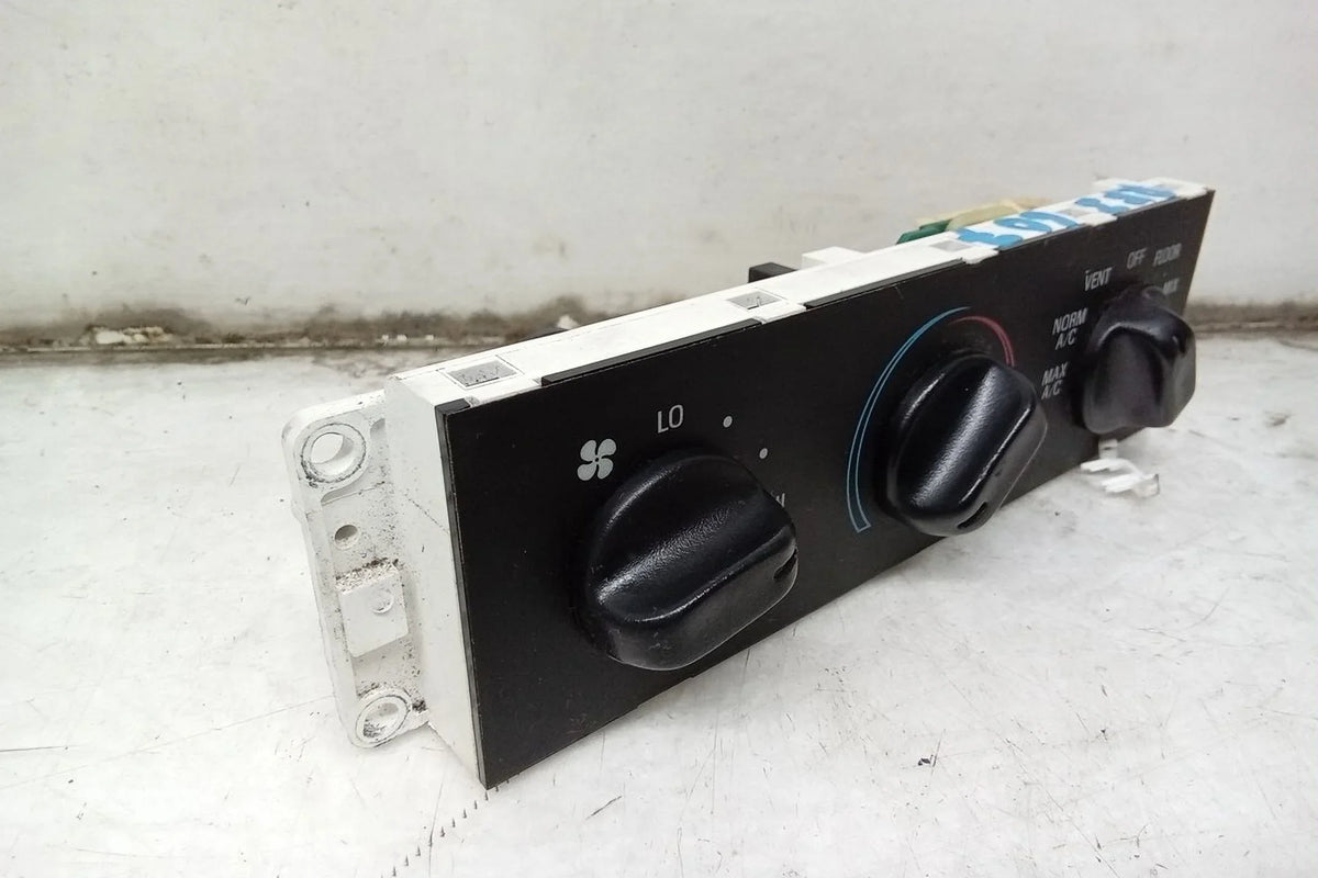 Pre-Owned 05 2005  Crown Victoria Climate Heater Control OEM (Good)